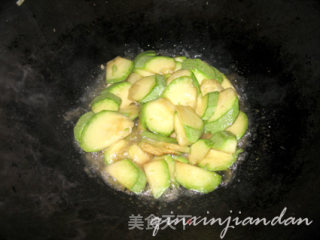 Stir-fried Pork Root with Yunnan Melon recipe