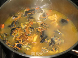 [cantonese Cuisine] American Ginseng Black Chicken Soup recipe