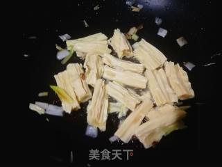 #团圆饭# Stir-fried Yuba with Oily Wheat and Vegetables recipe