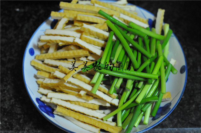 Stir-fried Bean Curd with Garlic Moss recipe