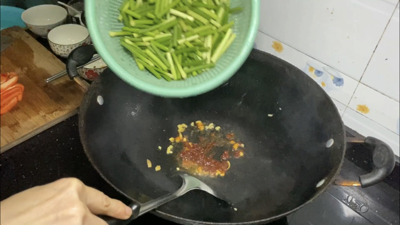 Stir-fried Pork with Garlic Moss recipe