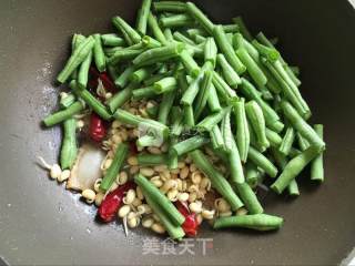 Braised Noodles with Beans recipe