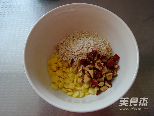 Microwave Oatmeal with Red Dates and Milk recipe