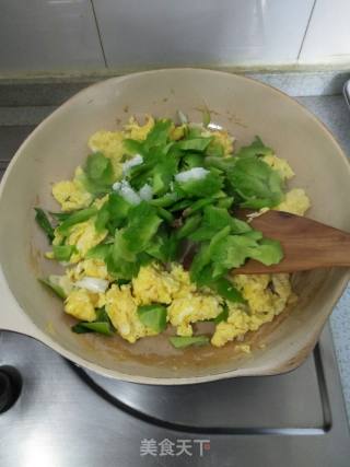 Scrambled Eggs with Bitter Gourd Slices recipe