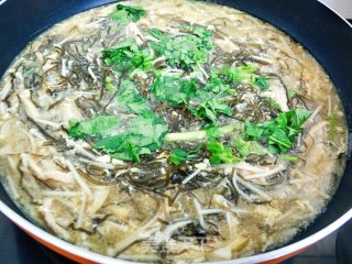 Seaweed Meat and Mushroom Soup recipe