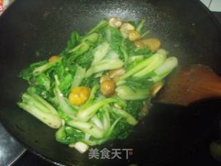 Stir-fried Chestnuts with Hang Cabbage recipe
