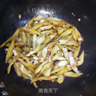 Bad Fragrant Gou Claw Beans recipe