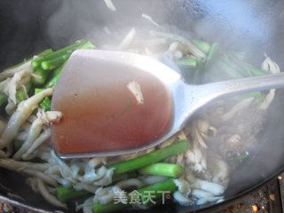 Stir-fried White Jade Mushroom with Red Wine recipe