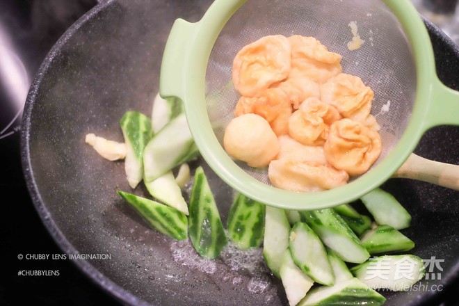 Stir-fried Loofah with Oily Gluten recipe