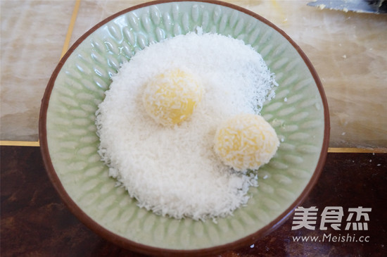 Golden Coconut Ball recipe