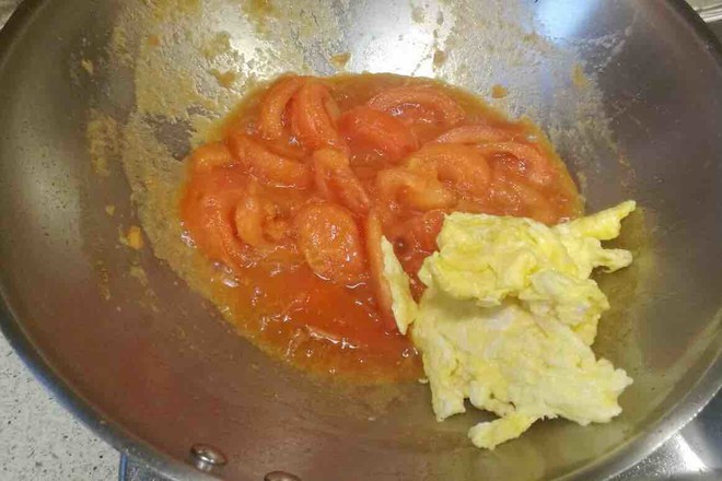 Fried Eggs with Tomatoes recipe