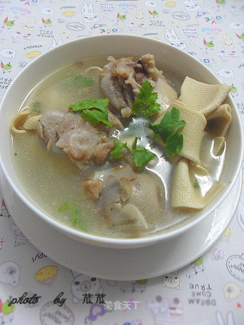 [winter Health Food of Common People's Home] Soup with Bean Skin Tube and Bone recipe