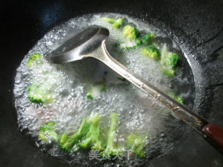 Boiled Vermicelli with Bacon and Broccoli recipe