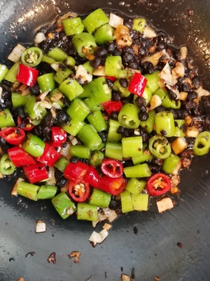 Diced Chicken with Black Soy Pepper recipe