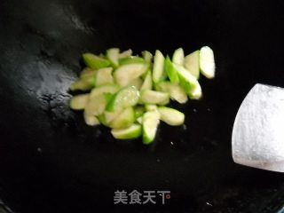 Stir-fried Loofah with Edamame recipe