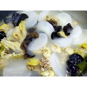 Chicken Soup with White Radish and Fungus recipe