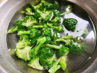 Stir-fried Beef Sausage with Broccoli recipe