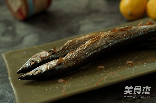 Salt-grilled Saury recipe