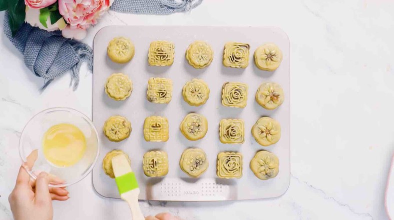 Classic Chinese Salted Egg Yolk Bean Paste Mooncakes, Full of Flavor, One Family recipe