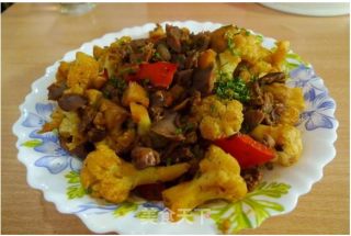 Delicious Fast Food-fried Chicken Gizzards with Cauliflower recipe