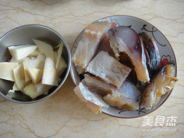 Braised Salted Fish with Bamboo Shoots recipe