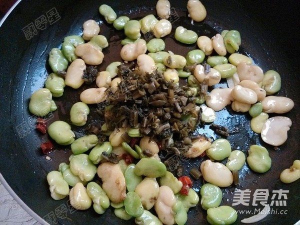 Fried Broad Beans with Pickled Vegetables recipe