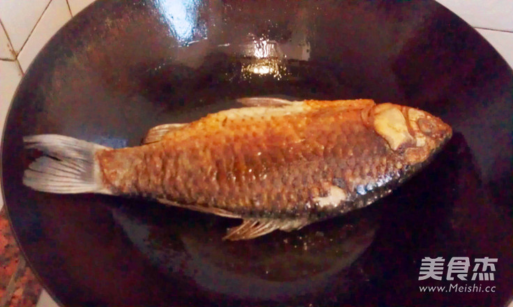 Spicy Roasted Crucian Carp recipe