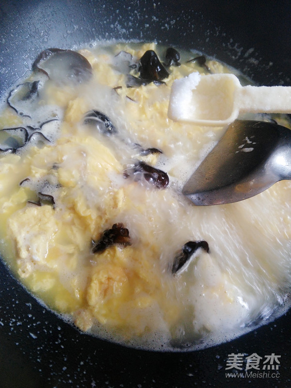 Fungus, Cabbage and Egg Soup recipe