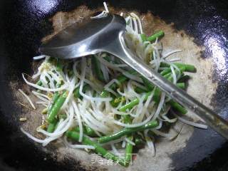 Fried Mung Bean Sprouts with Beans recipe