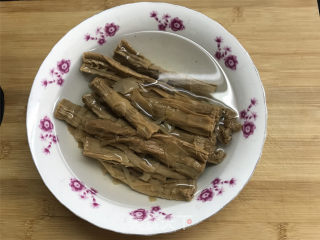 Stir-fried Dried Bamboo Shoots with Green Pepper and Edamame recipe