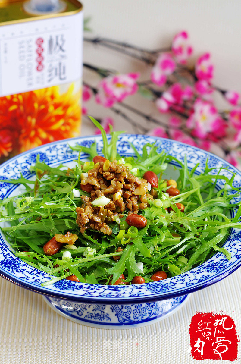 Minced Meat Mixed with Bitter Chrysanthemum recipe