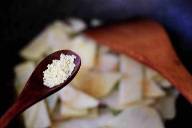 Fried Sea Prawns with Potato Chips recipe