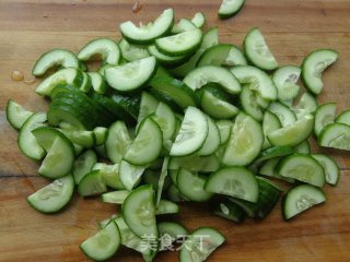 Stir-fried Pork with Cucumber and Black Fungus recipe