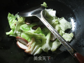 Boiled Noodles with Mushrooms and Cabbage recipe