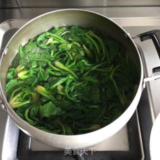 Peanuts Mixed with Spinach recipe