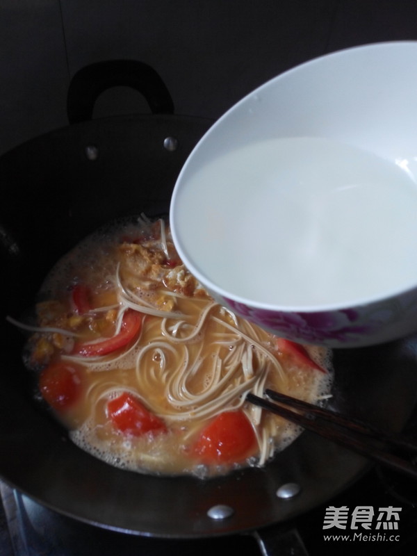 Tomato and Egg Noodles recipe