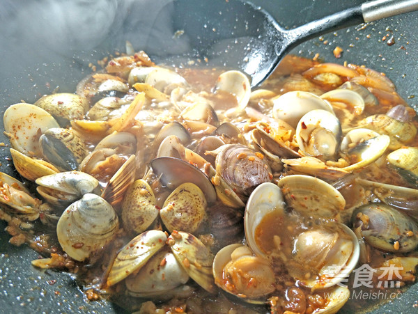 Spicy Stir-fried Garlic Noodles recipe