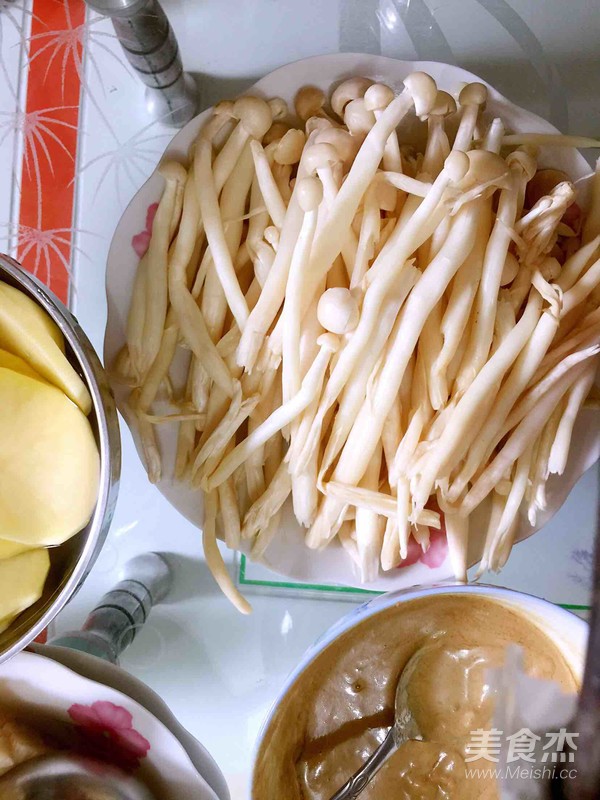 Three Fresh Mushroom Soup Hot Pot recipe