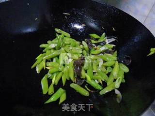 Long Bean Stir-fried Fungus recipe