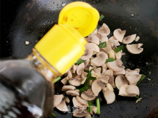 Stir-fried Mushrooms with Shredded Chicken recipe