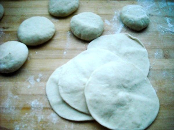 Wheat Buns with Meat Stuffed with Green Radish recipe