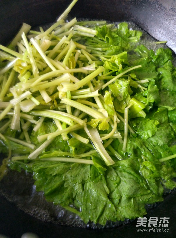 Stir-fried Celery with Pen Tube recipe