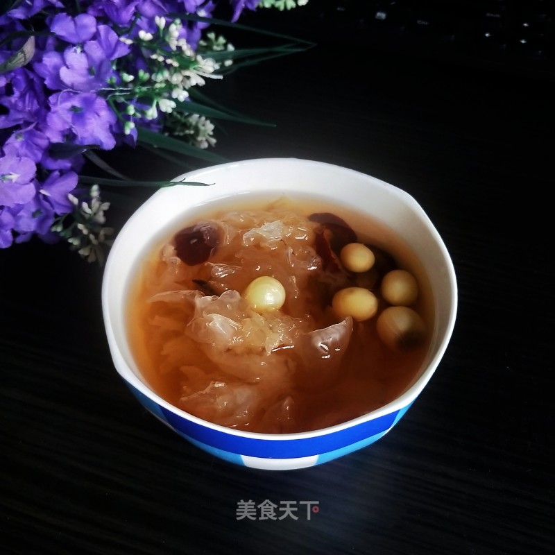 Summer Dessert——red Dates, Tremella and Lotus Seed Soup recipe