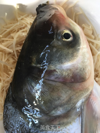 Steamed Fish Head with Enoki Mushroom and Chopped Pepper recipe