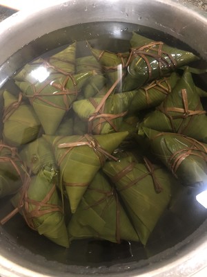 Refreshing Hematoxylin Rice Dumplings (how to Soak The Rice Dumplings with Alkaline Water) recipe