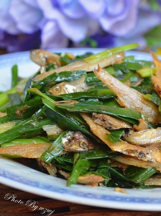 Stir-fried Chives with Dried Male Fish