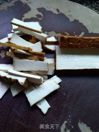 Fried Celery with Dried Tofu recipe