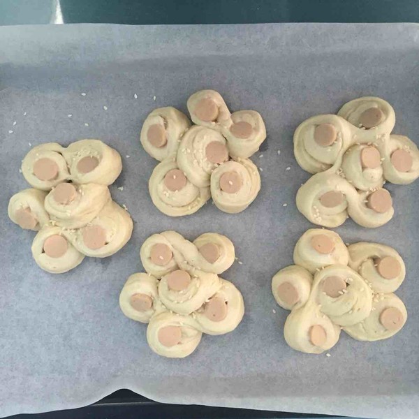 Flower Sausage Bun recipe