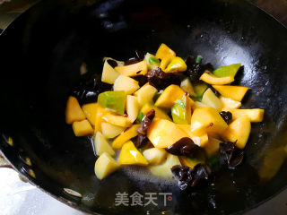Stir-fried Fungus with Pumpkin and Potatoes recipe