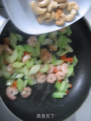 Fried Shrimp with Celery and Cashew Nuts recipe